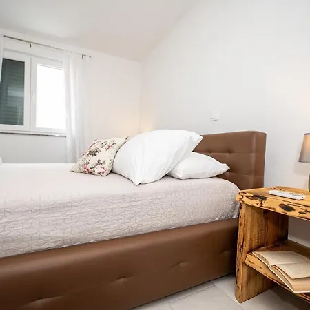 Apartment Four Points