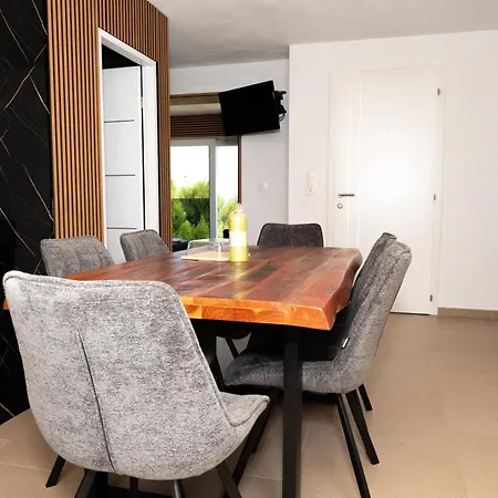 Four Points Apartman Vir