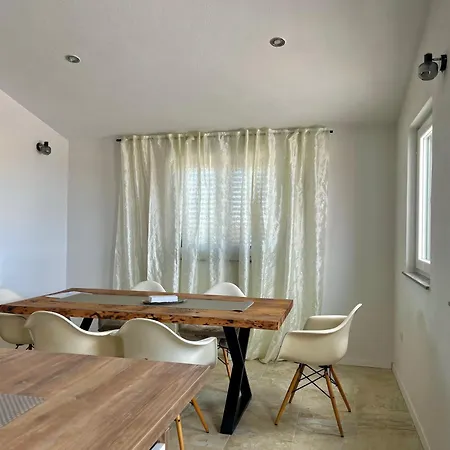 Four Points Apartman *